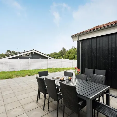 Сasa de vacaciones Bjarki - 800m From The Sea By Interhome *